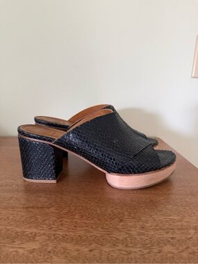$395 Coclico Richie Black Snakeskin Mules US Size 9
